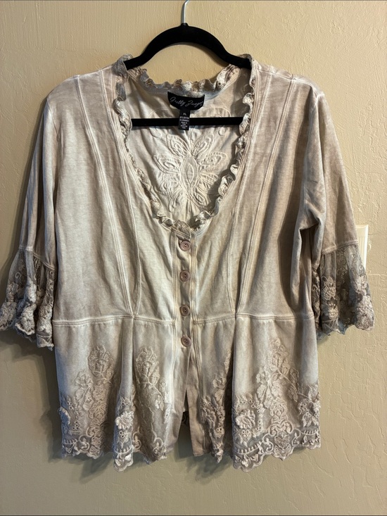 Gretty Zueger Tops - Gretty Zueger Cream Quilted Lace-Trim top .
